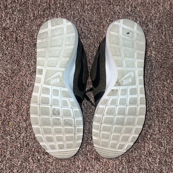 Nike shoes - Picture 6 of 6